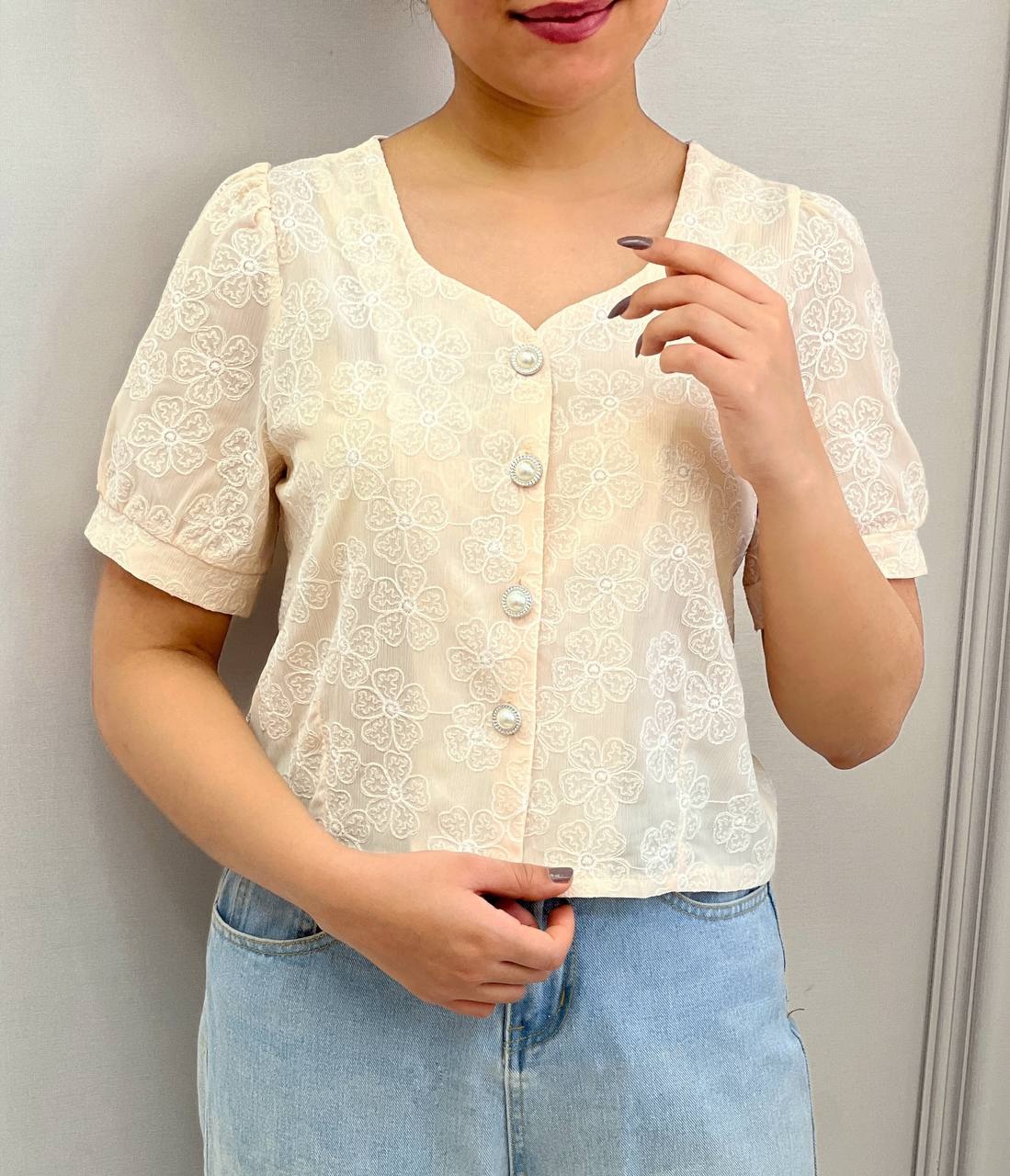 شومیز کراپ تمام گلدوزی کرم کد 3745