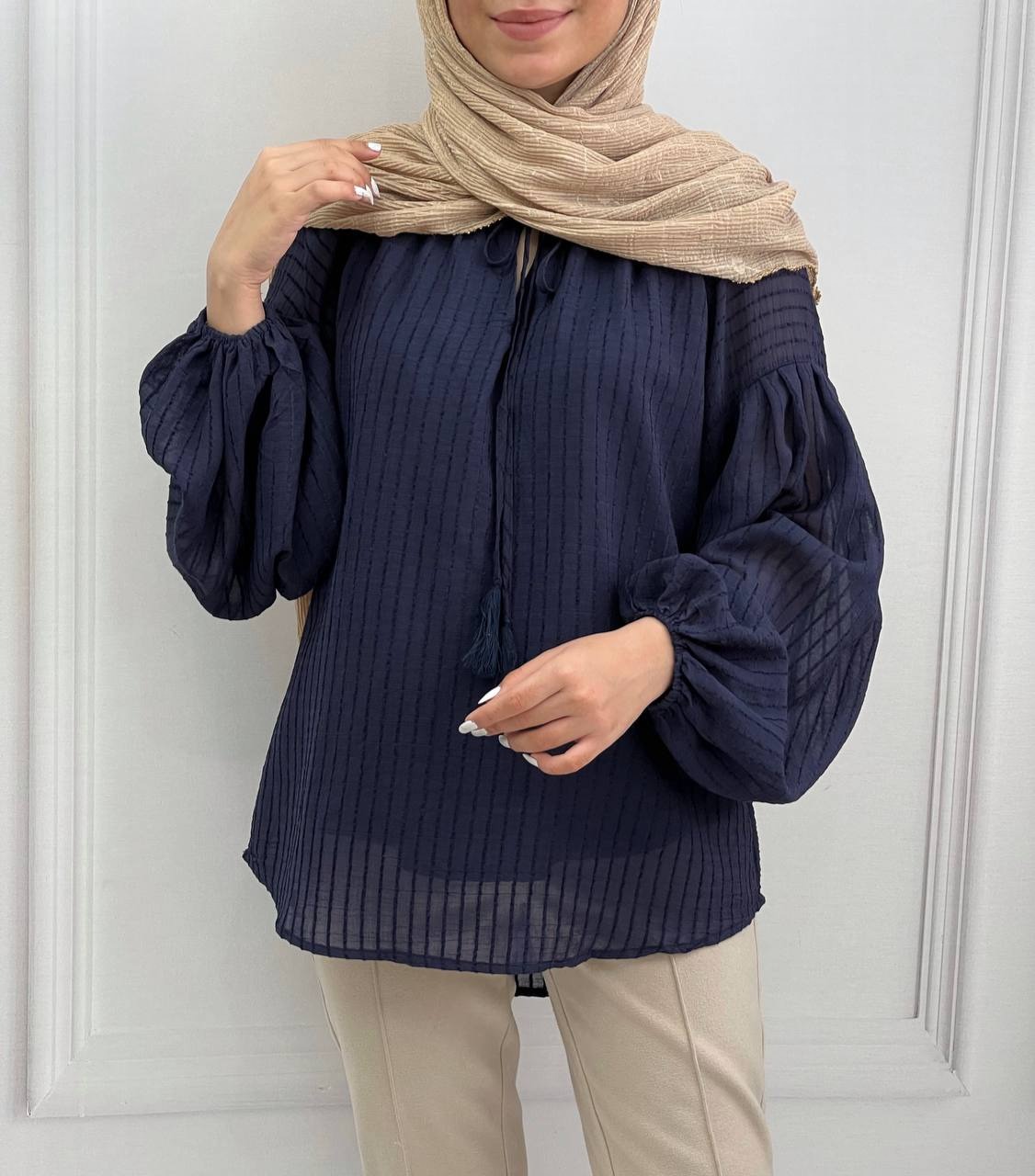 شومیز حریر گلدوزی شده آستین پف کد 3822