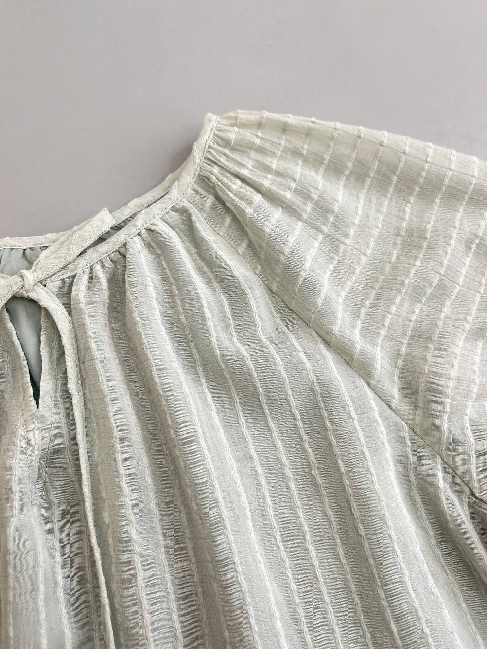 شومیز حریر گلدوزی شده آستین پف کد 3822