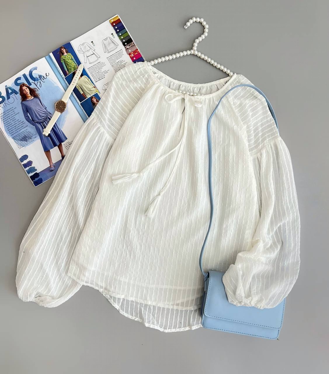 شومیز حریر گلدوزی شده آستین پف کد 3822