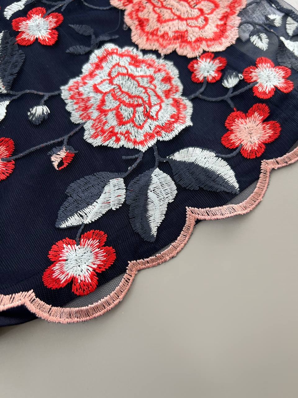 شومیز تور تمام گلدوزی بهمراه تاپ کد 3904