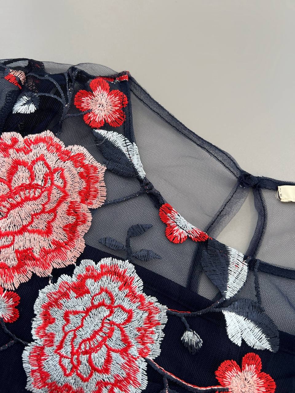 شومیز تور تمام گلدوزی بهمراه تاپ کد 3904