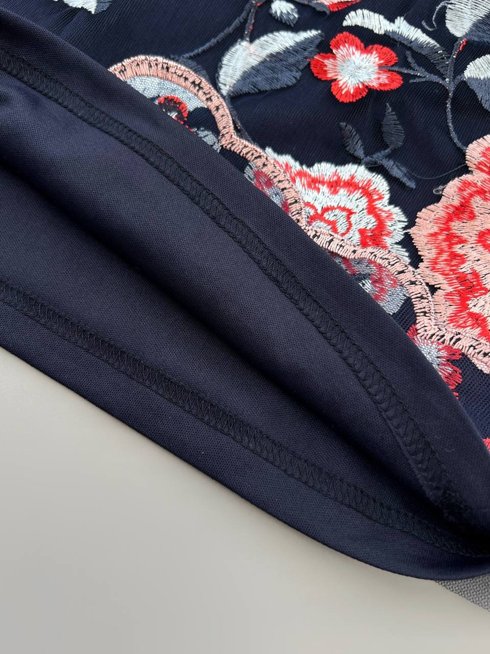 شومیز تور تمام گلدوزی بهمراه تاپ کد 3904