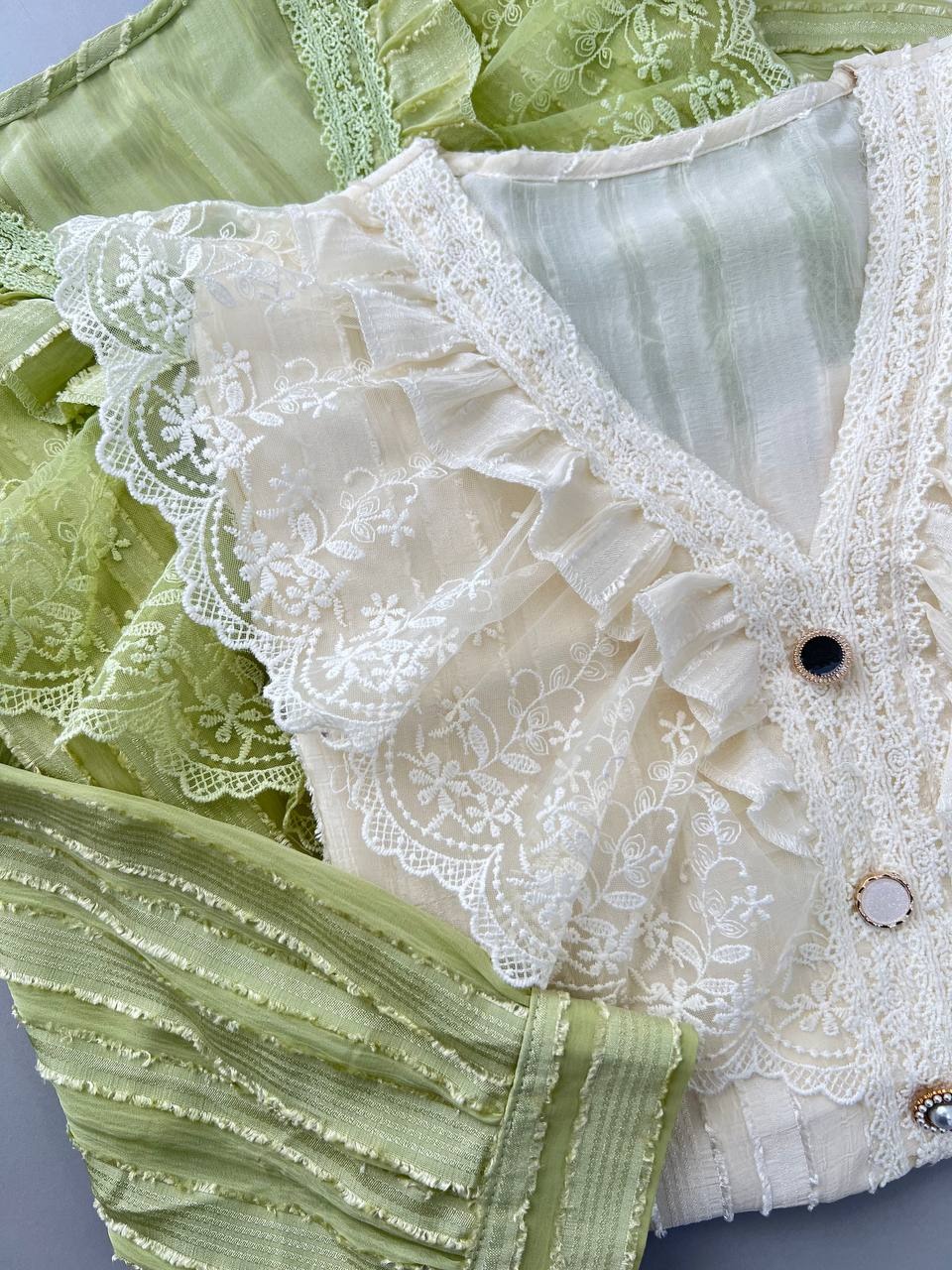 شومیز مجلسی با نوارای خامه دوزی کد 4505