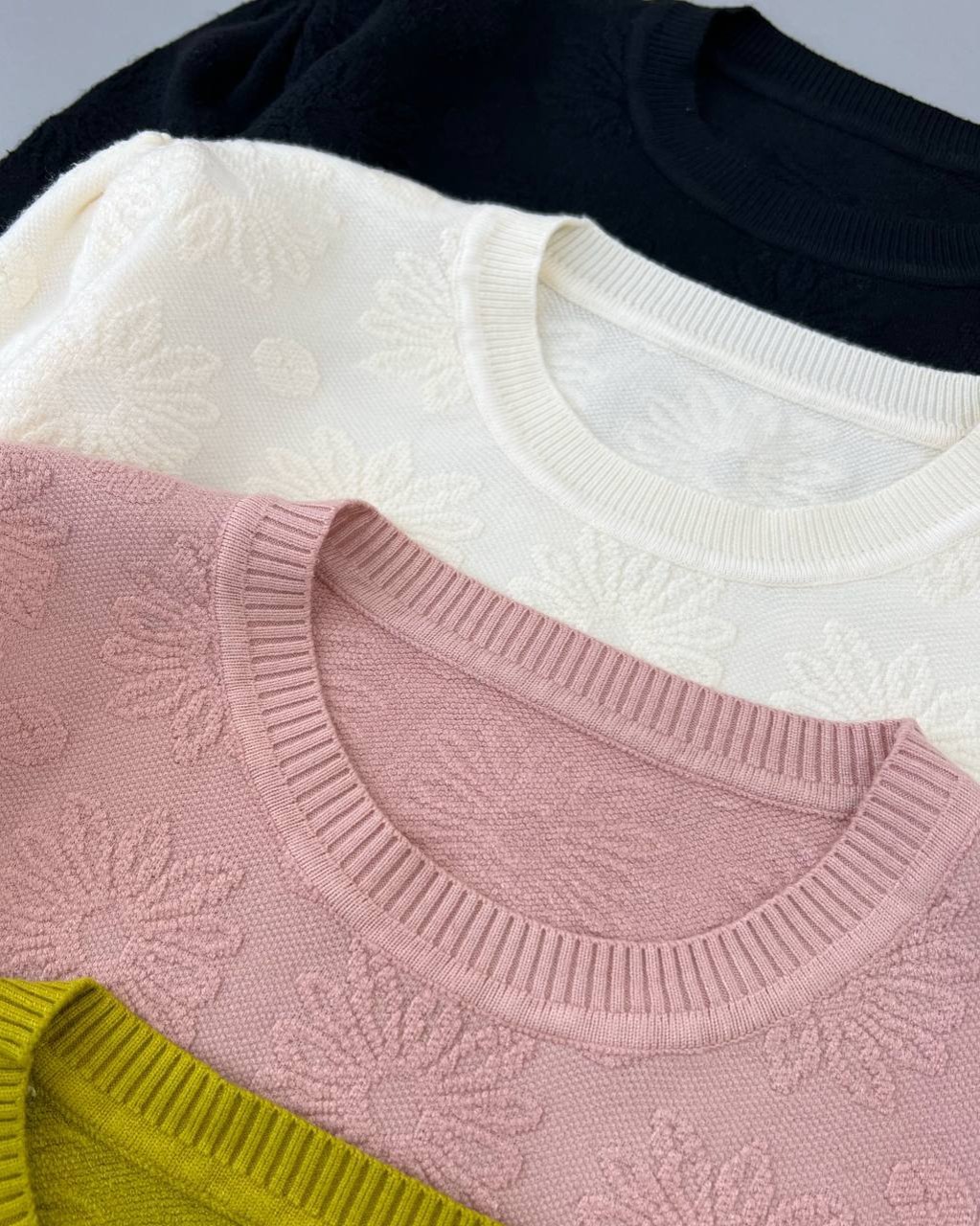 پلیور بافت گل برجسته سرشانه چین کد 4509