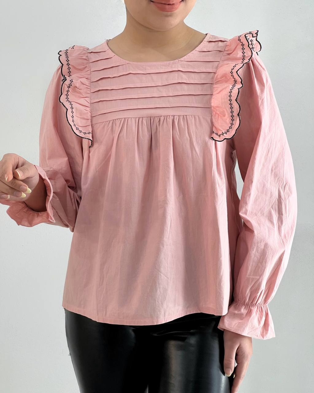 شومیز سرشانه چین کد 4535