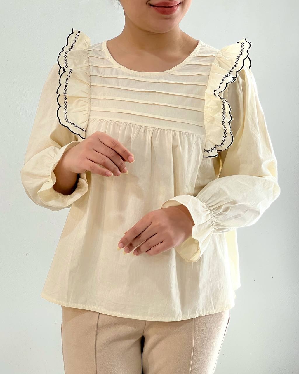 شومیز سرشانه چین کد 4535