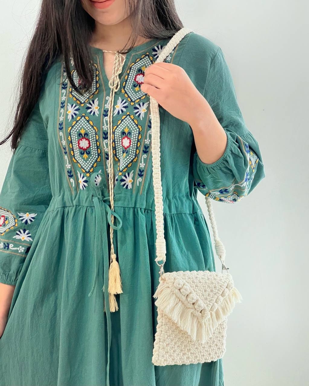 پیراهن کنف گلدوزی کد 4551