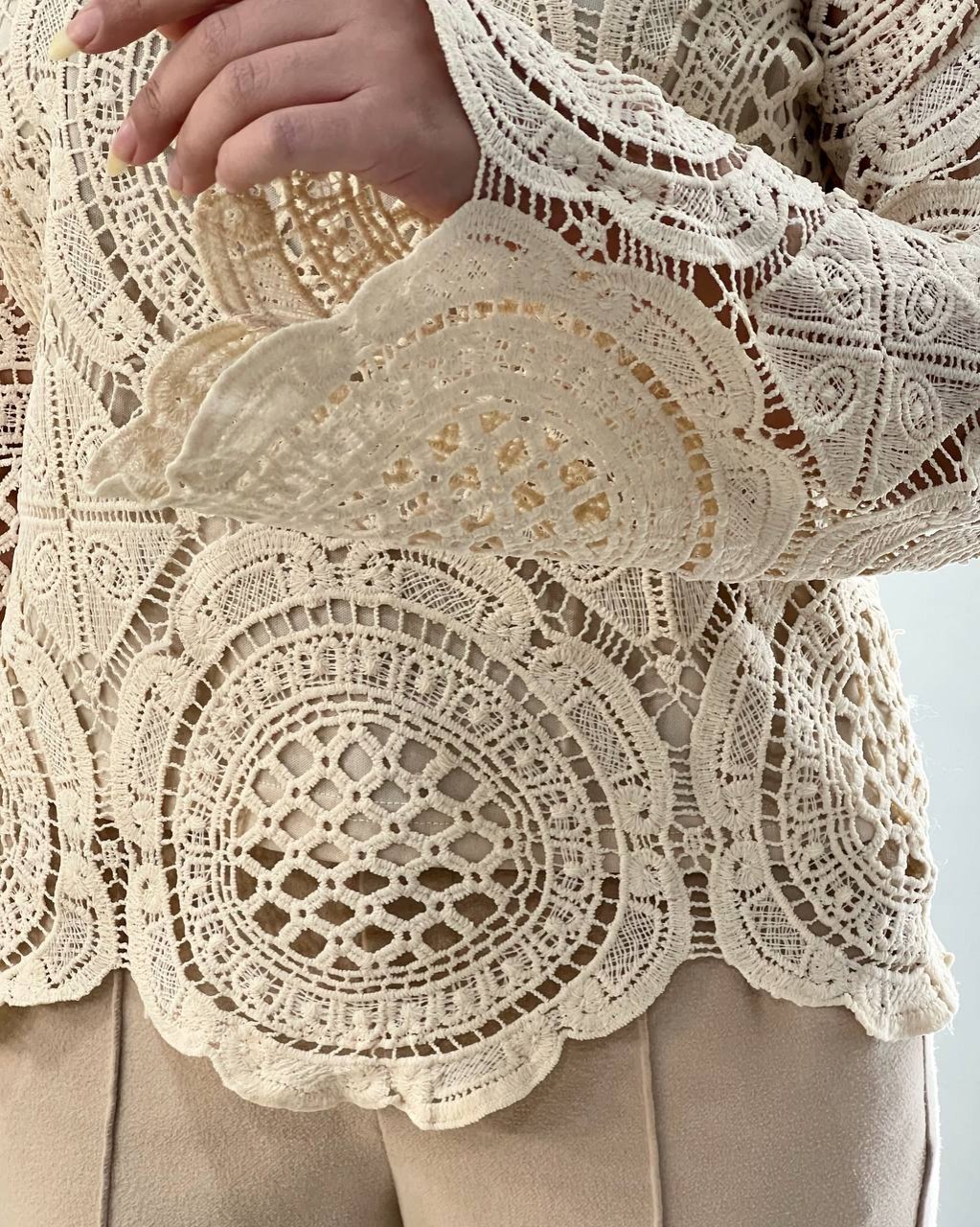 شومیز تمام دانتل وارداتی کد 4557