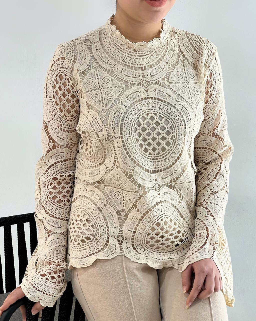 شومیز تمام دانتل وارداتی کد 4557