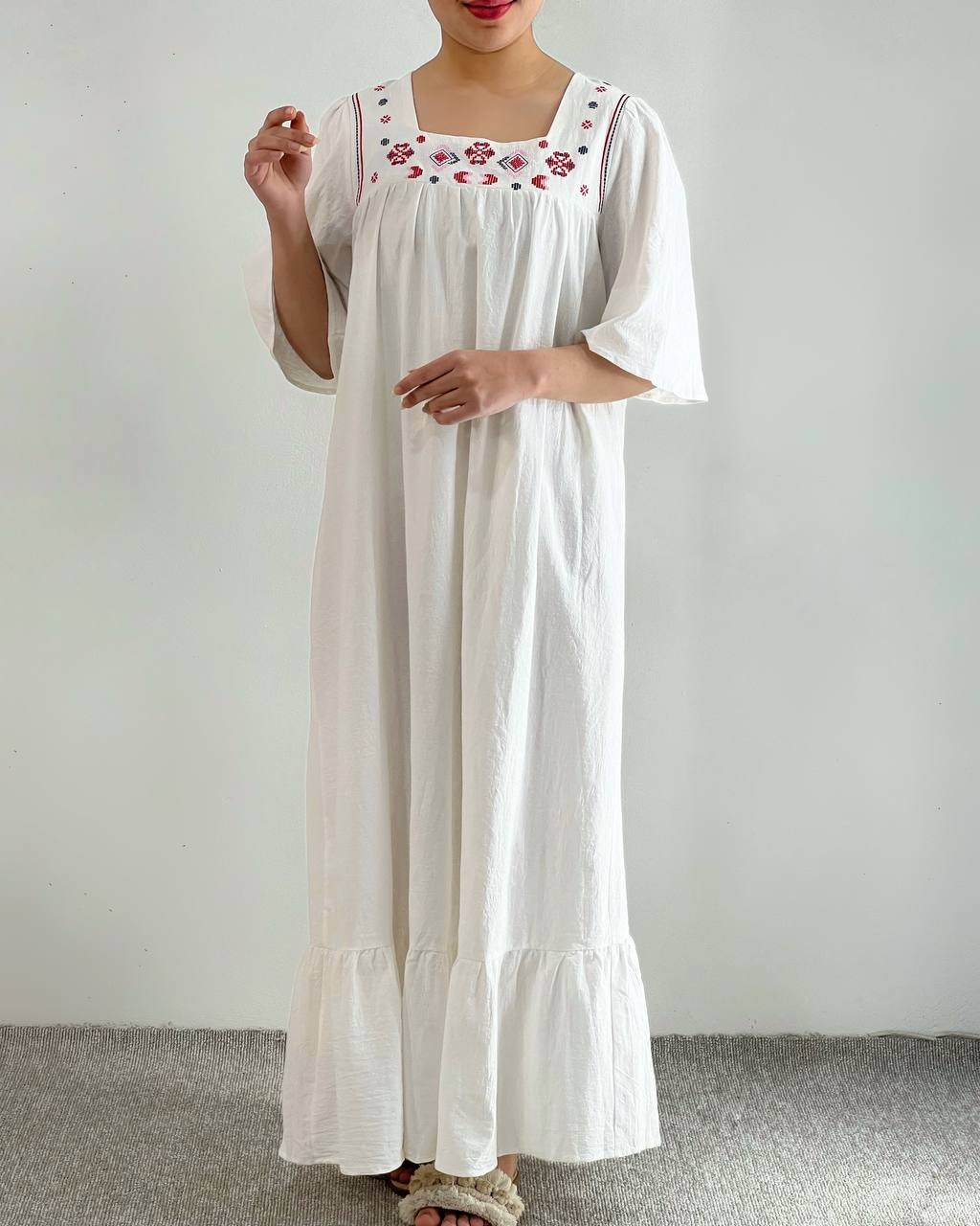 پیراهن گلدوزی تکرنگ کد 4564