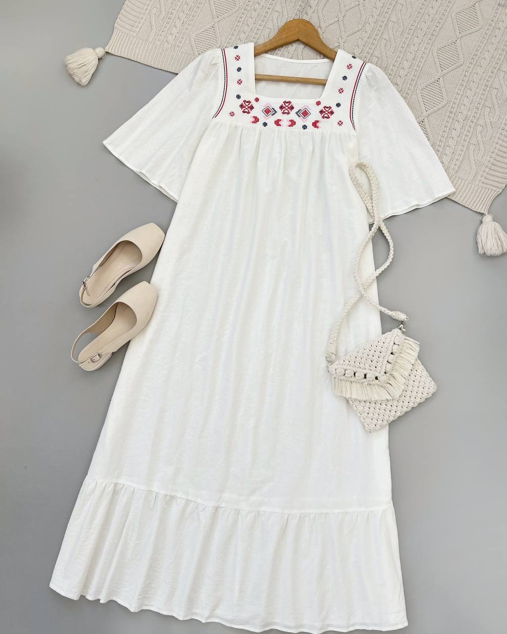 پیراهن گلدوزی تکرنگ کد 4564