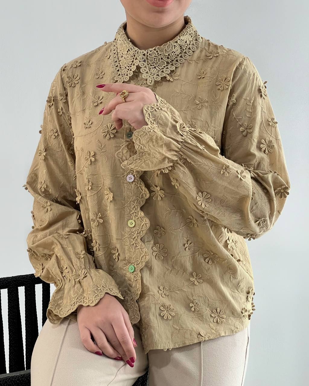 شومیز اوردر گل برجسته تماما کار شده کد 4581