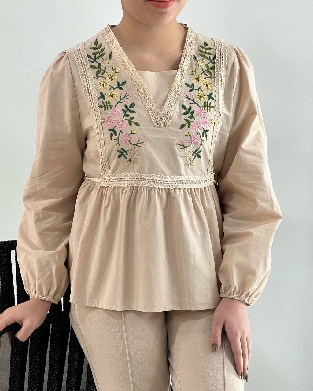 شومیز عروسکی گلدوزی شده کد 4584