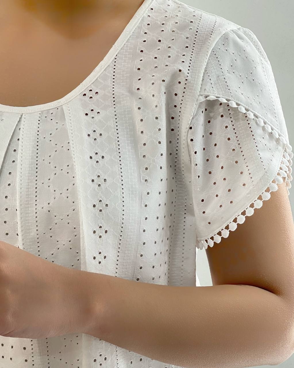 شومیز سفید آستین لاله کد 4596