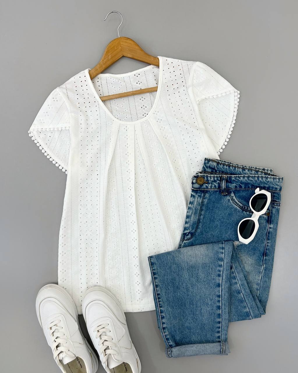 شومیز سفید آستین لاله کد 4596