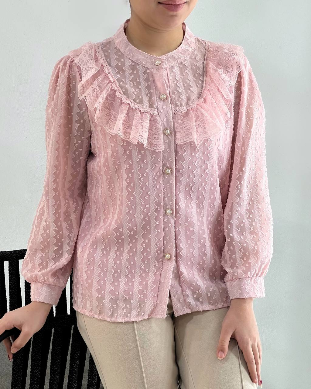 شومیز حریر گل برجسته جلو دکمه کد 4611