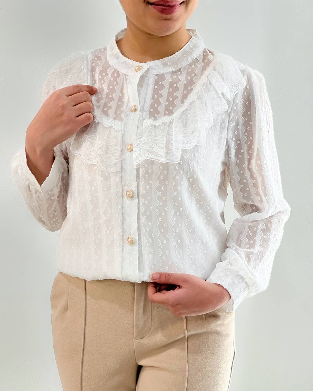 شومیز حریر گل برجسته جلو دکمه کد 4611