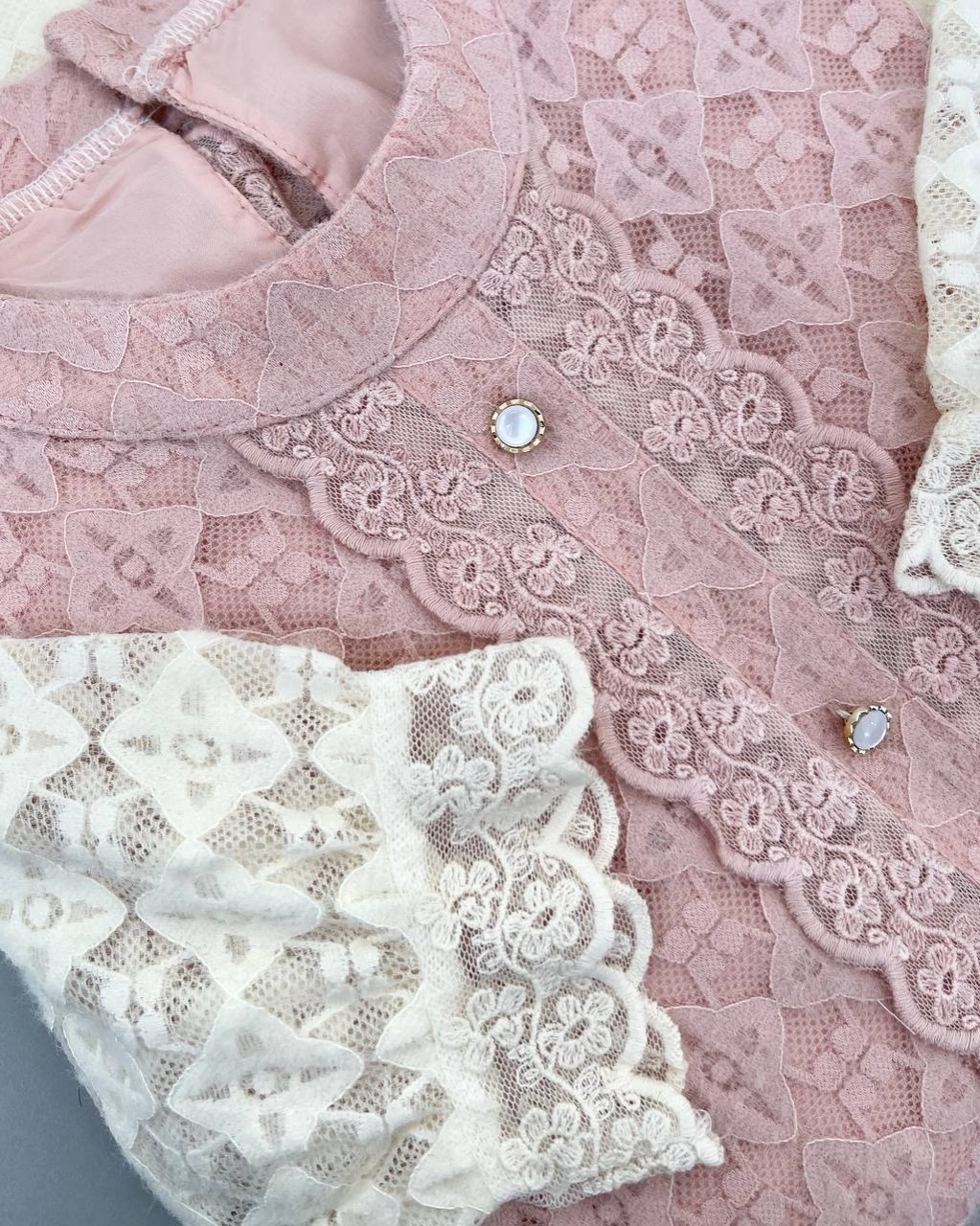 شومیز تمام دانتل آستردار کد 4613