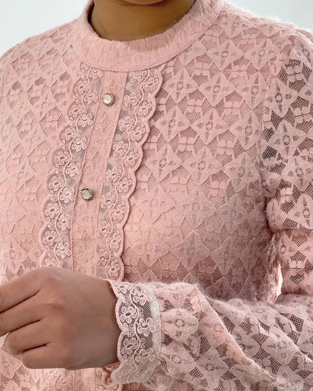 شومیز تمام دانتل آستردار کد 4613