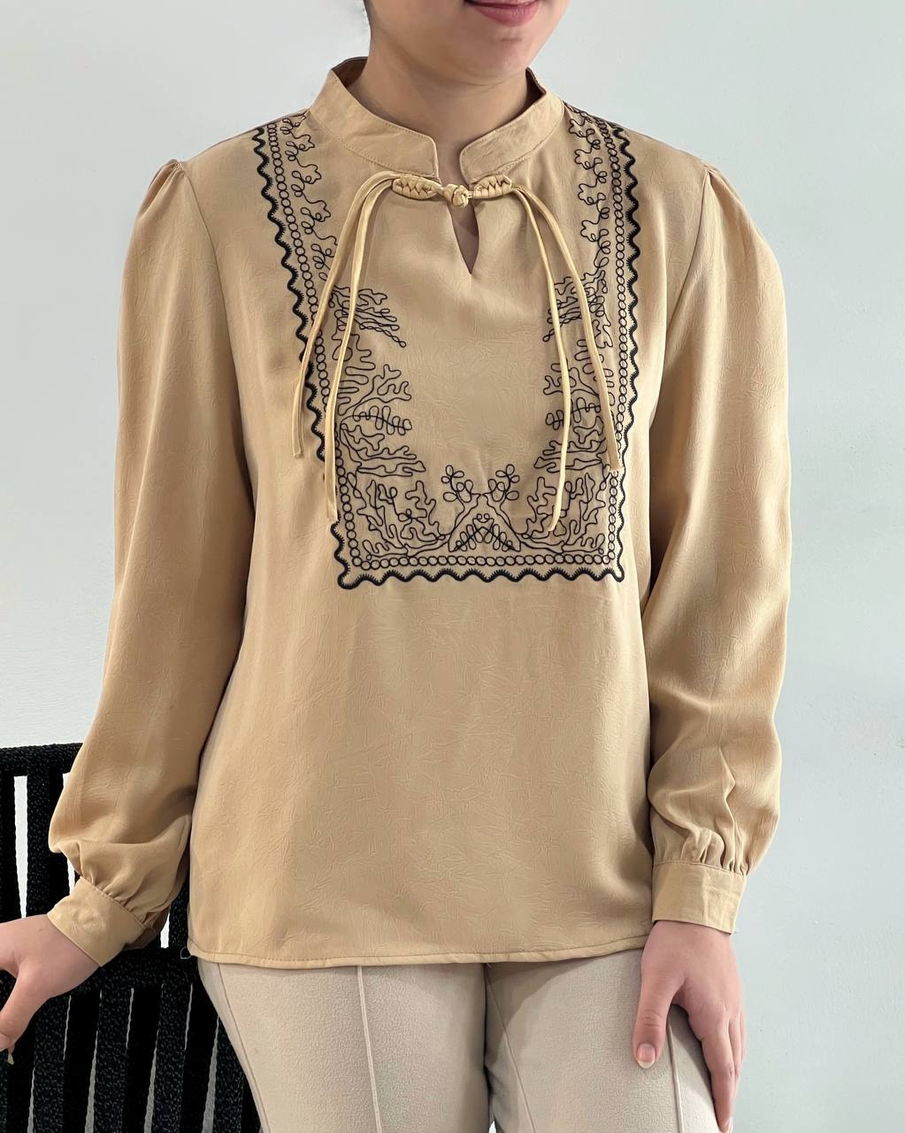 شومیز کرپ ساتن گلدوزی شده کد 4623