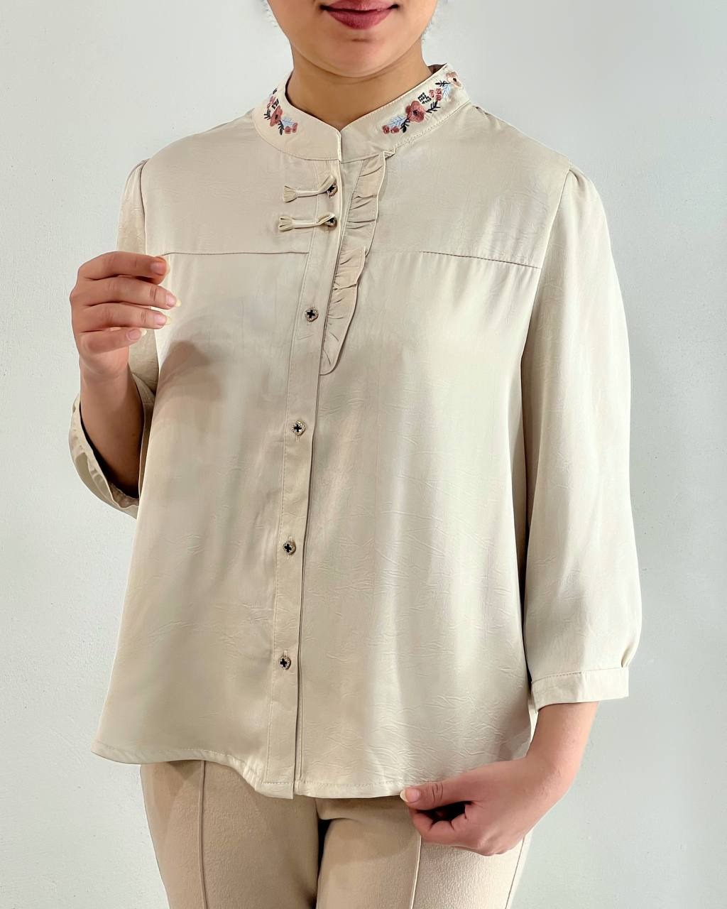 شومیز یقه گلدوزی جلو دکمه کد 4624