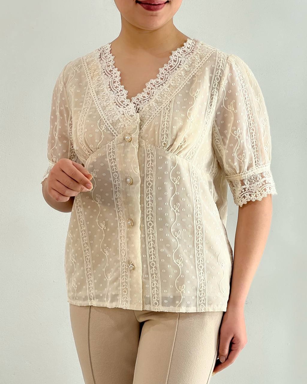 شومیز حریر تمام کار شده کد 4636