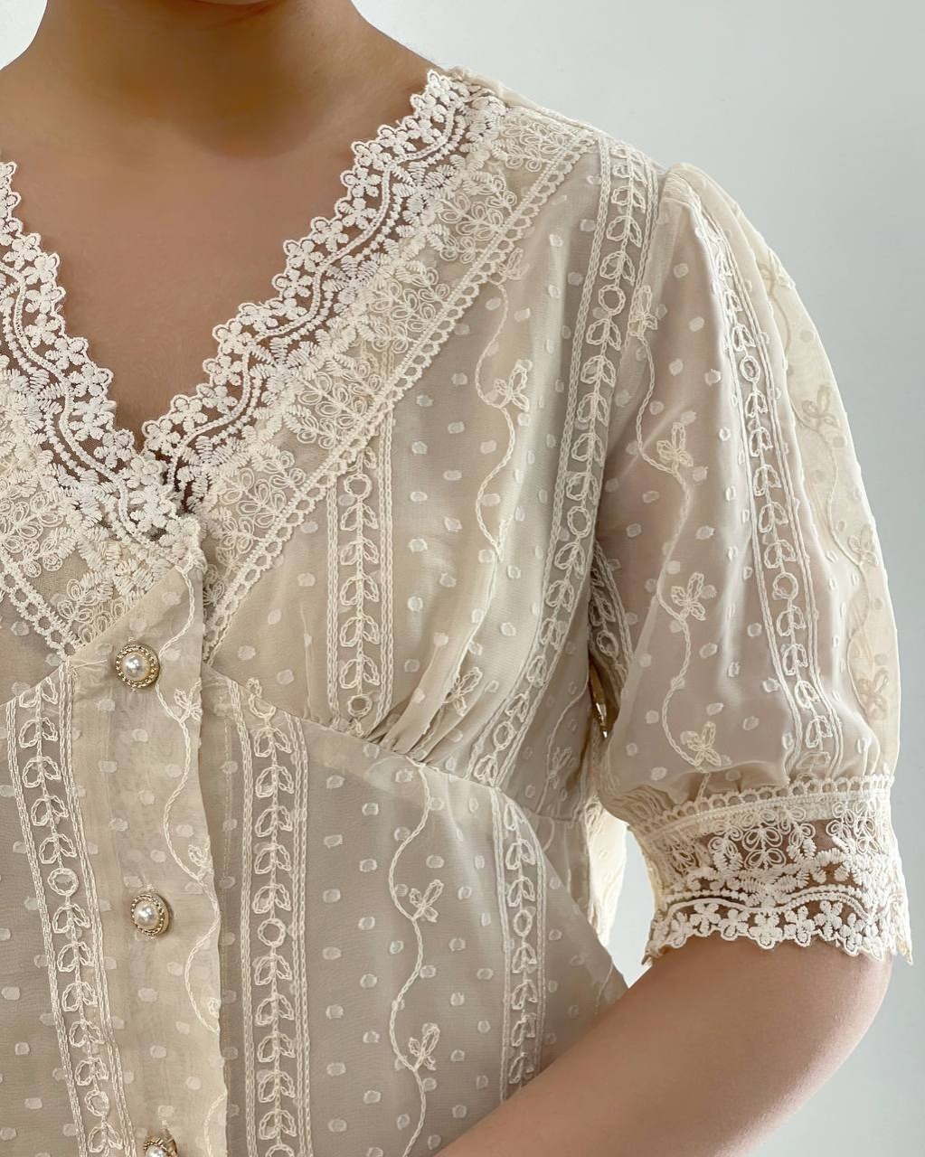 شومیز حریر تمام کار شده کد 4636