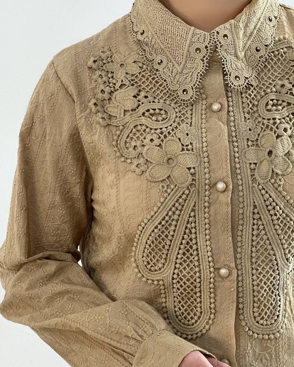 شومیز خامه دوزی تمام کار شده جلو دکمه کد 4660