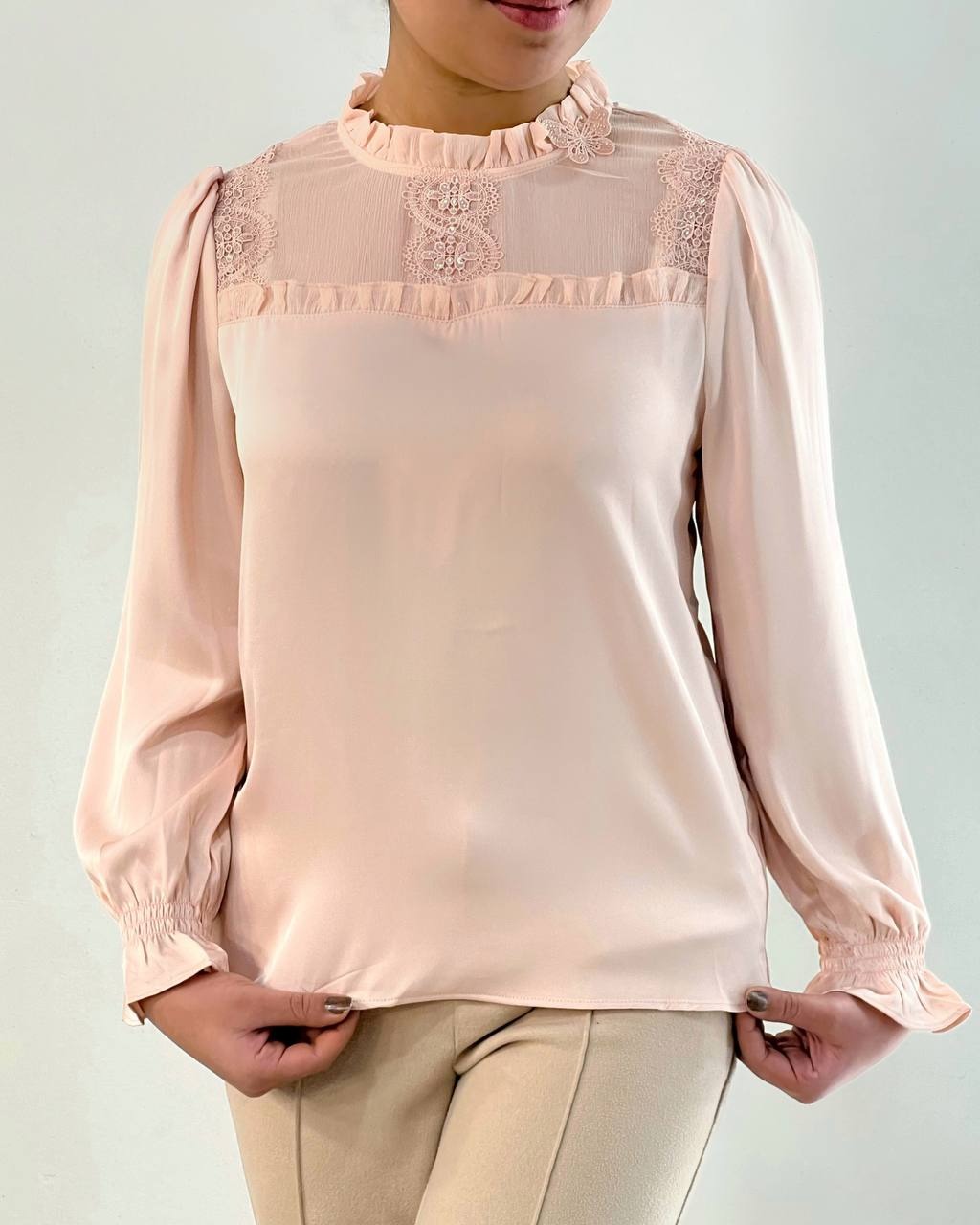 شومیز ساتن یقه کار شده کد 4672