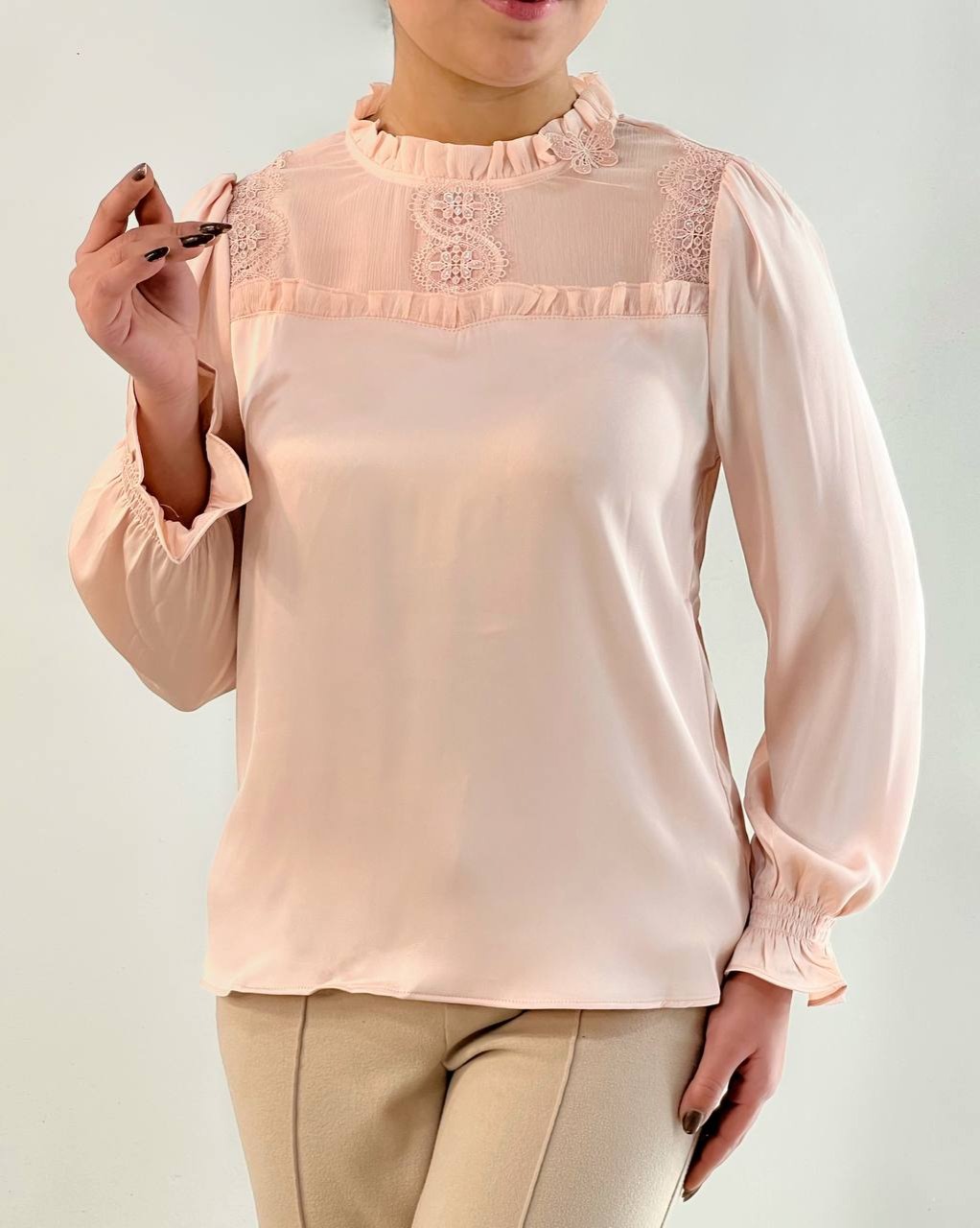 شومیز ساتن یقه کار شده کد 4672