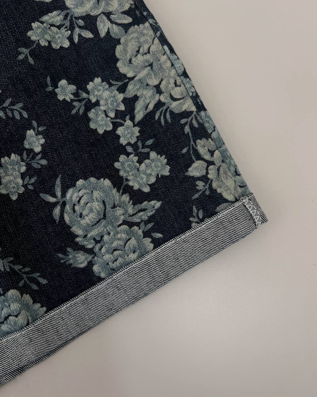 شلوارک جین گل آبی کد 4685