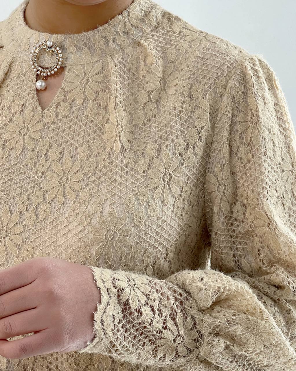 شومیز تمام دانتل آستردار کد 4702