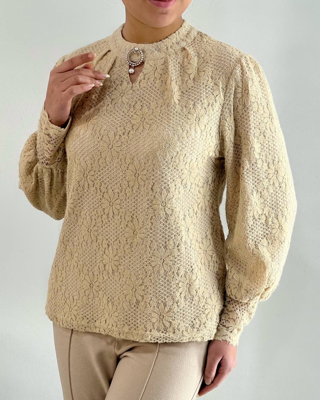 شومیز تمام دانتل آستردار کد 4702