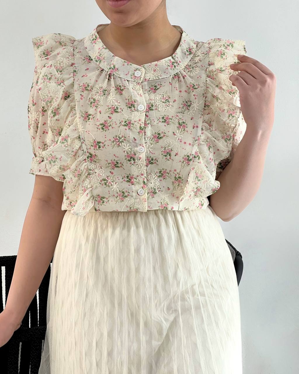 شومیز خامه دوزی جلو چین کد 4703