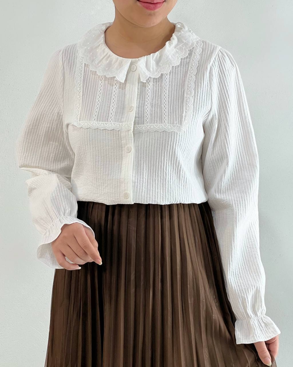 شومیز جلو دکمه با نوارای خامه دوزی کد 4714