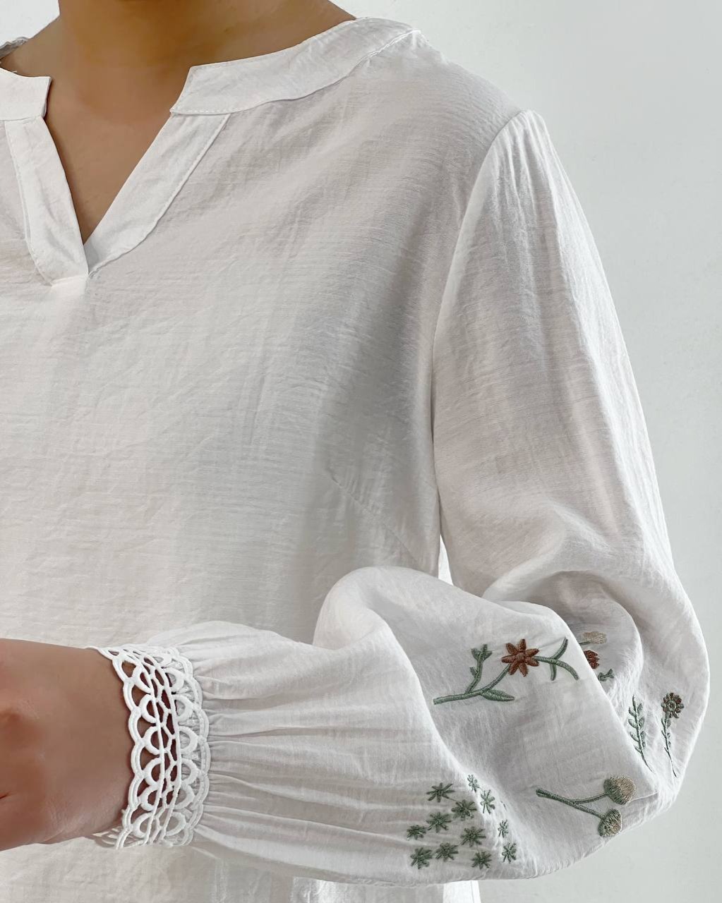 شومیز سفید آستین گلدوزی کد 4736