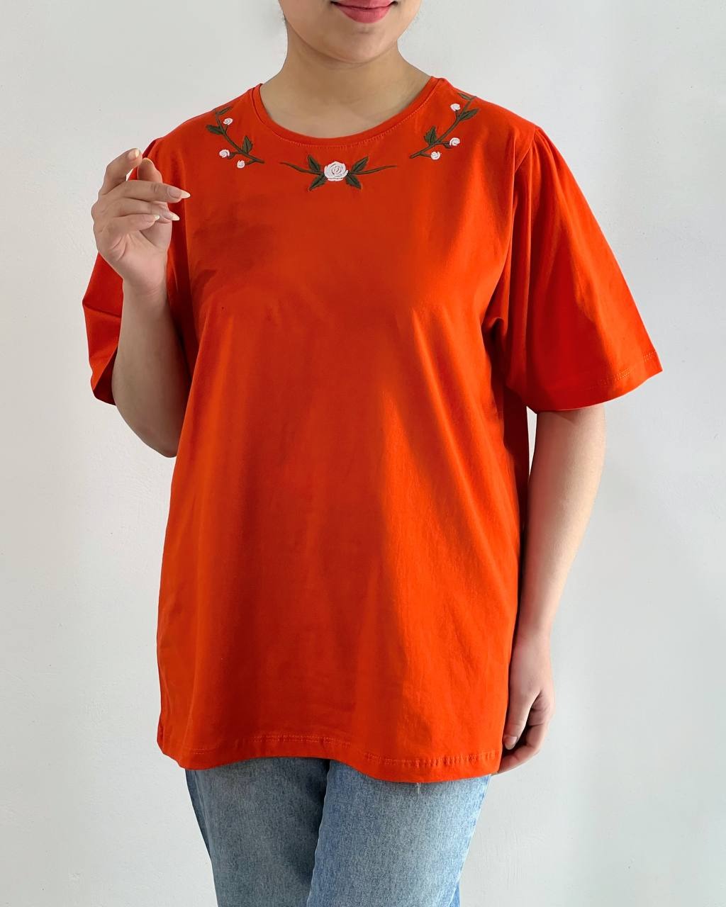 تیشرت ساده سرشانه چین گلدوزی کد 4743
