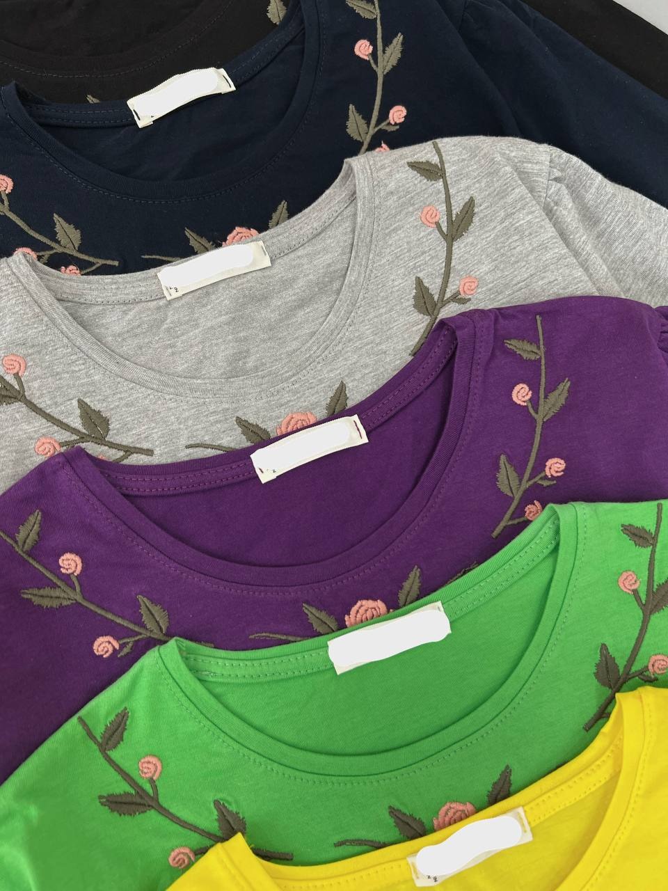 تیشرت ساده سرشانه چین گلدوزی کد 4743