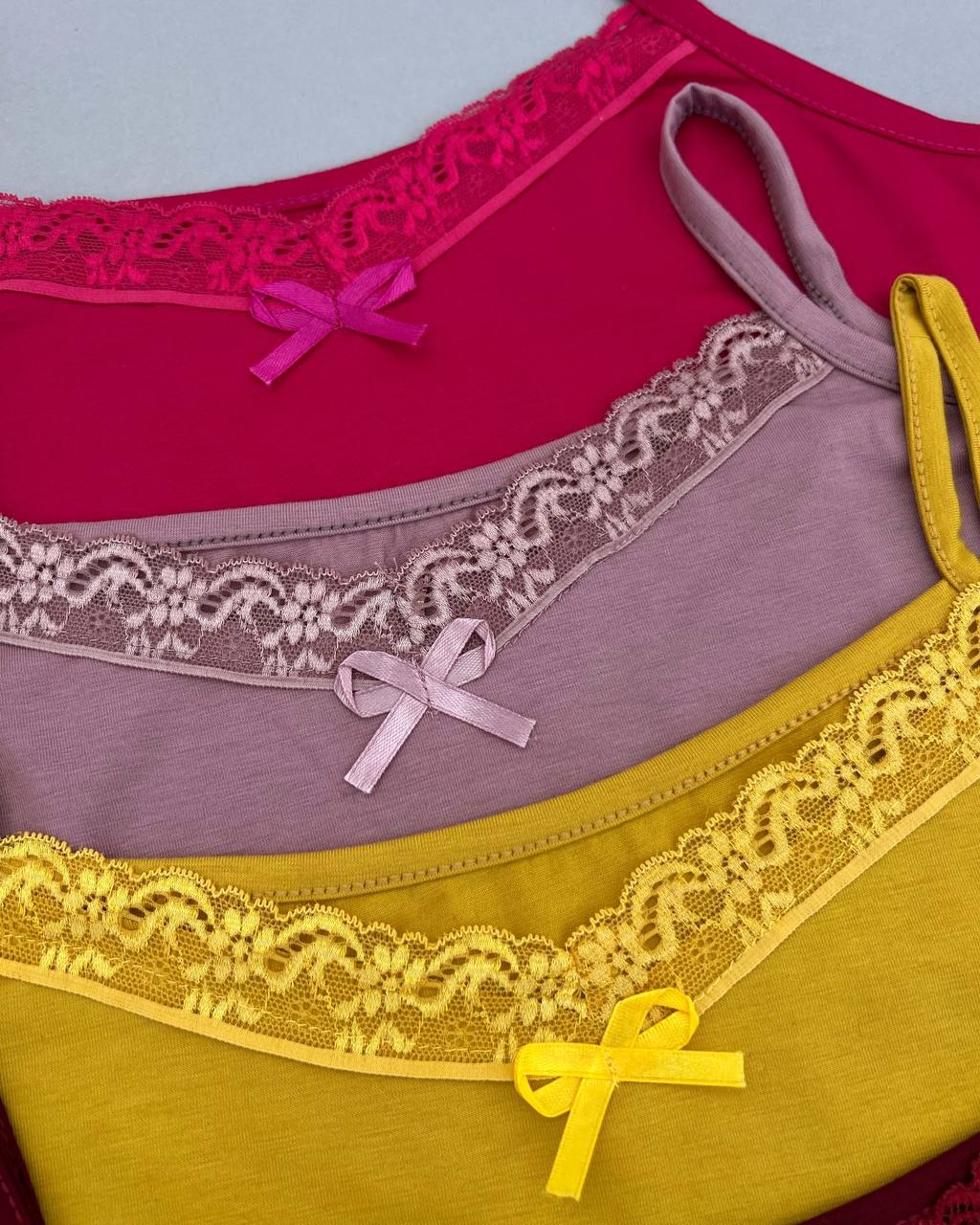 ست تاپ و شلوارک لبه گیپور کد 4747