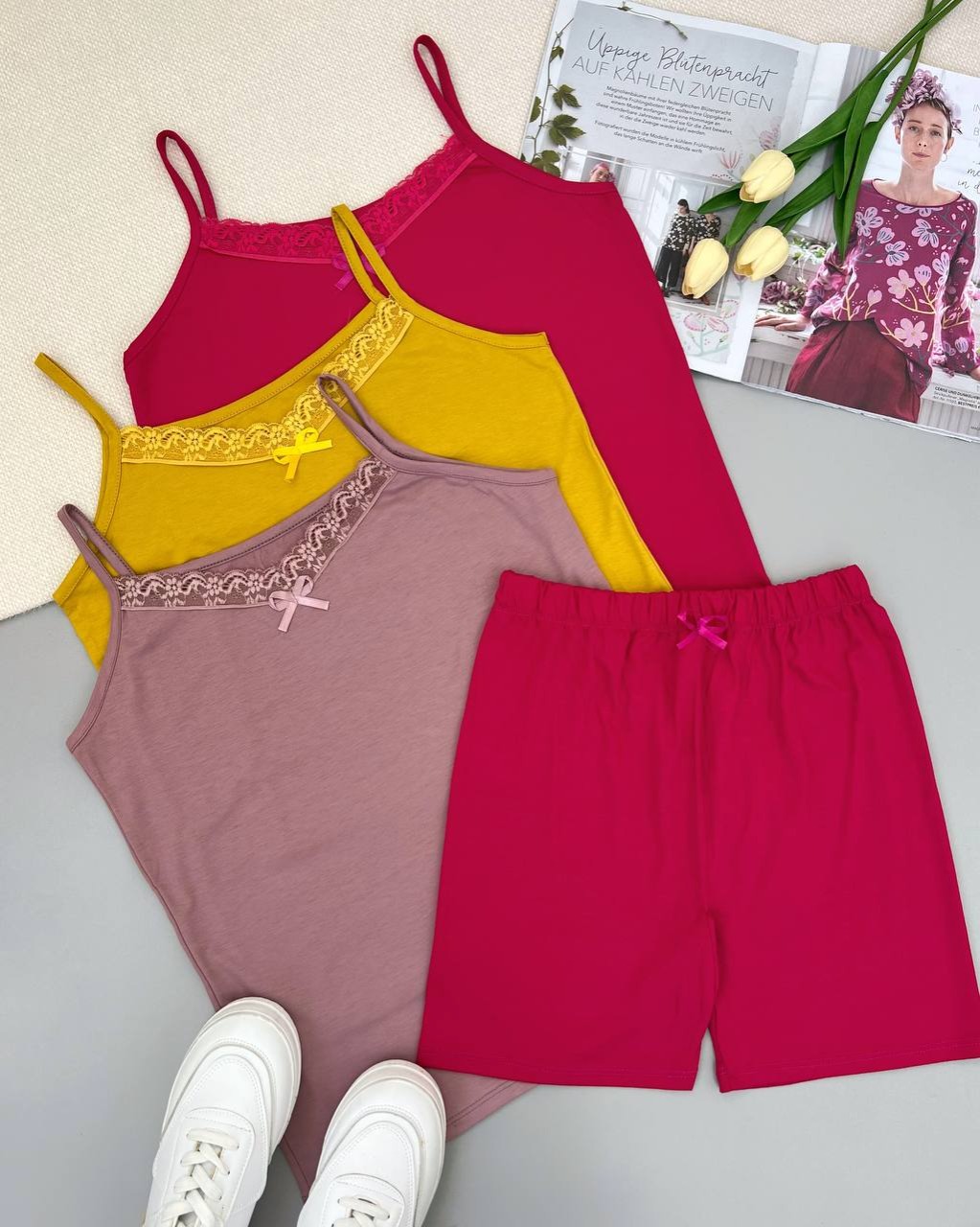 ست تاپ و شلوارک لبه گیپور کد 4747