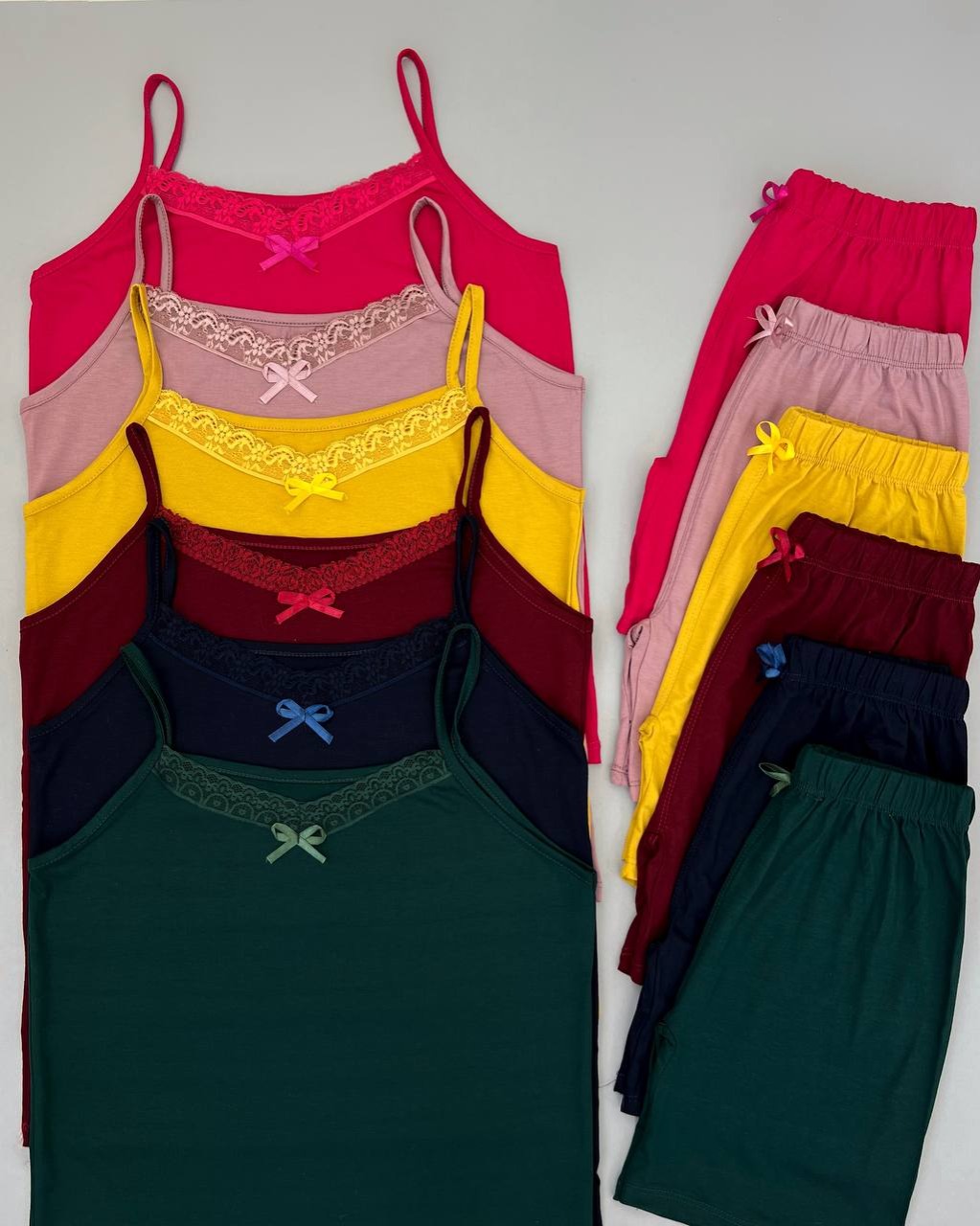 ست تاپ و شلوارک لبه گیپور کد 4747