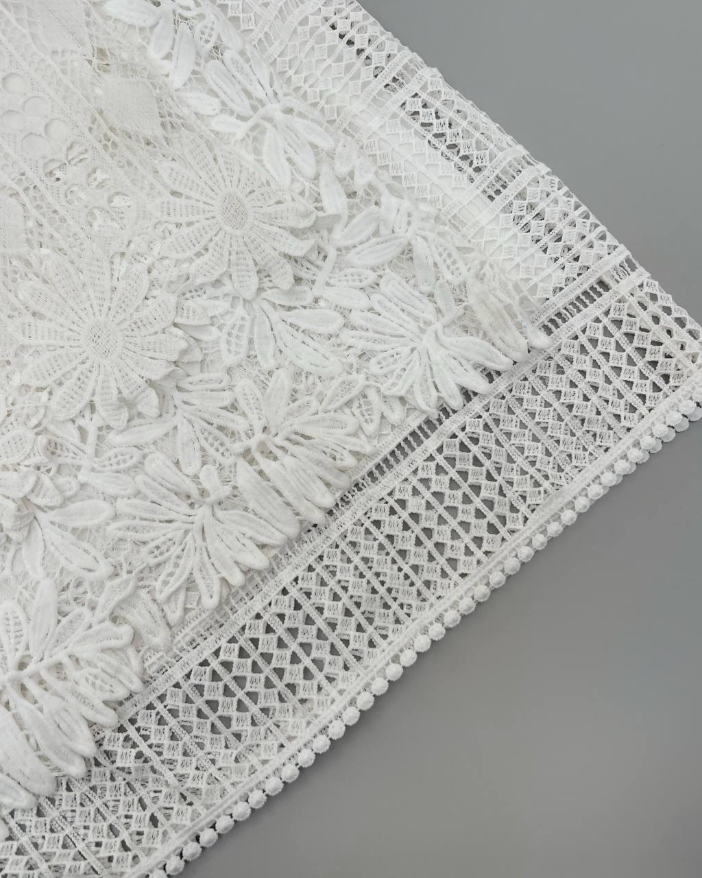 شومیز تمام دانتل آستین پلیسه کد 4763