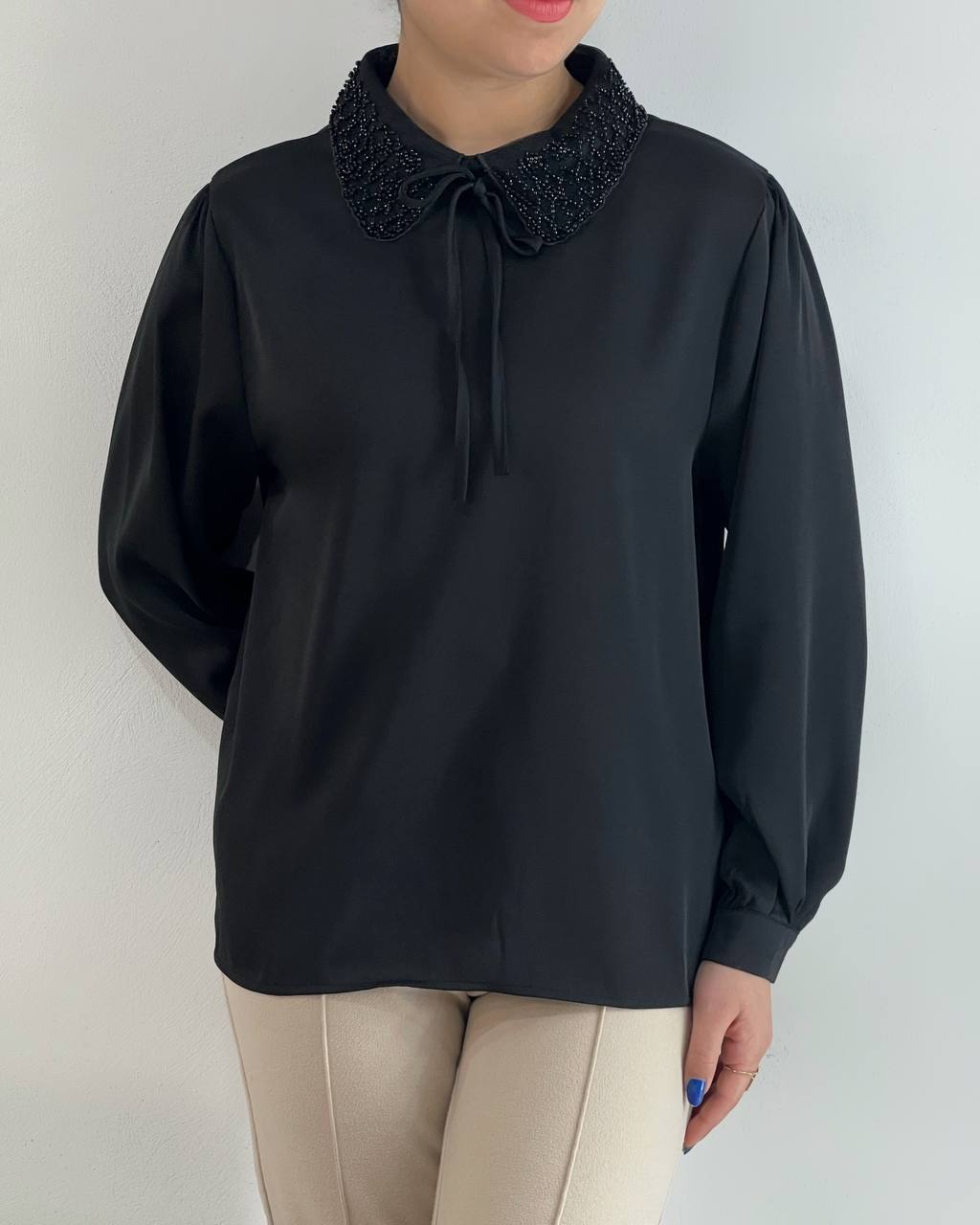 شومیز ساتن یقه منجوق دوزی کد 4793