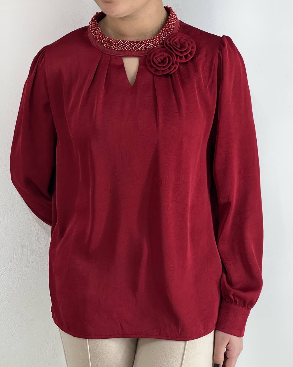 شومیز ساتن یقه منجوق دوزی کد 4813