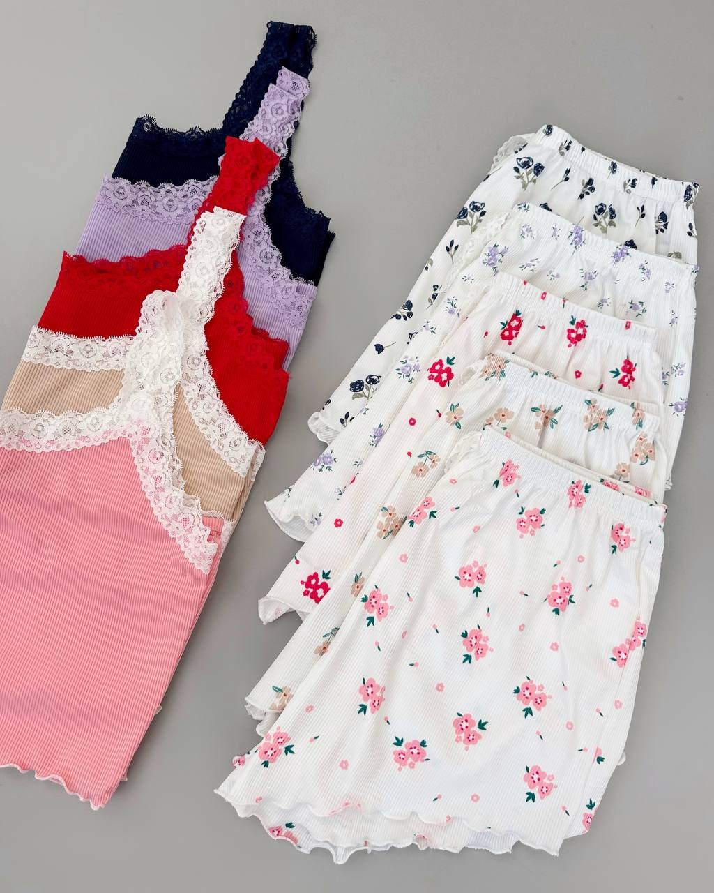 ست کراپ و شلوارک گل ریز کد 4823