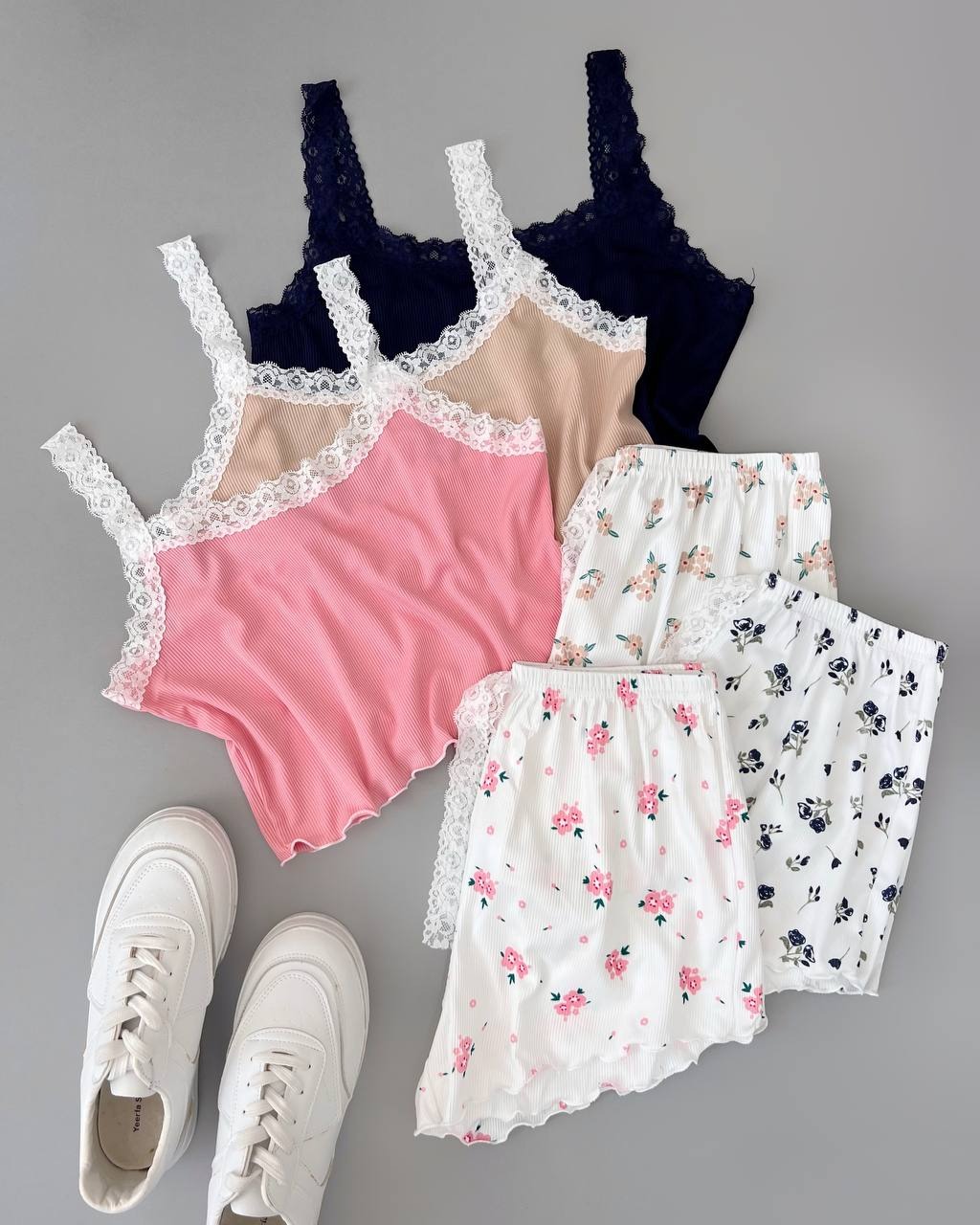 ست کراپ و شلوارک گل ریز کد 4823