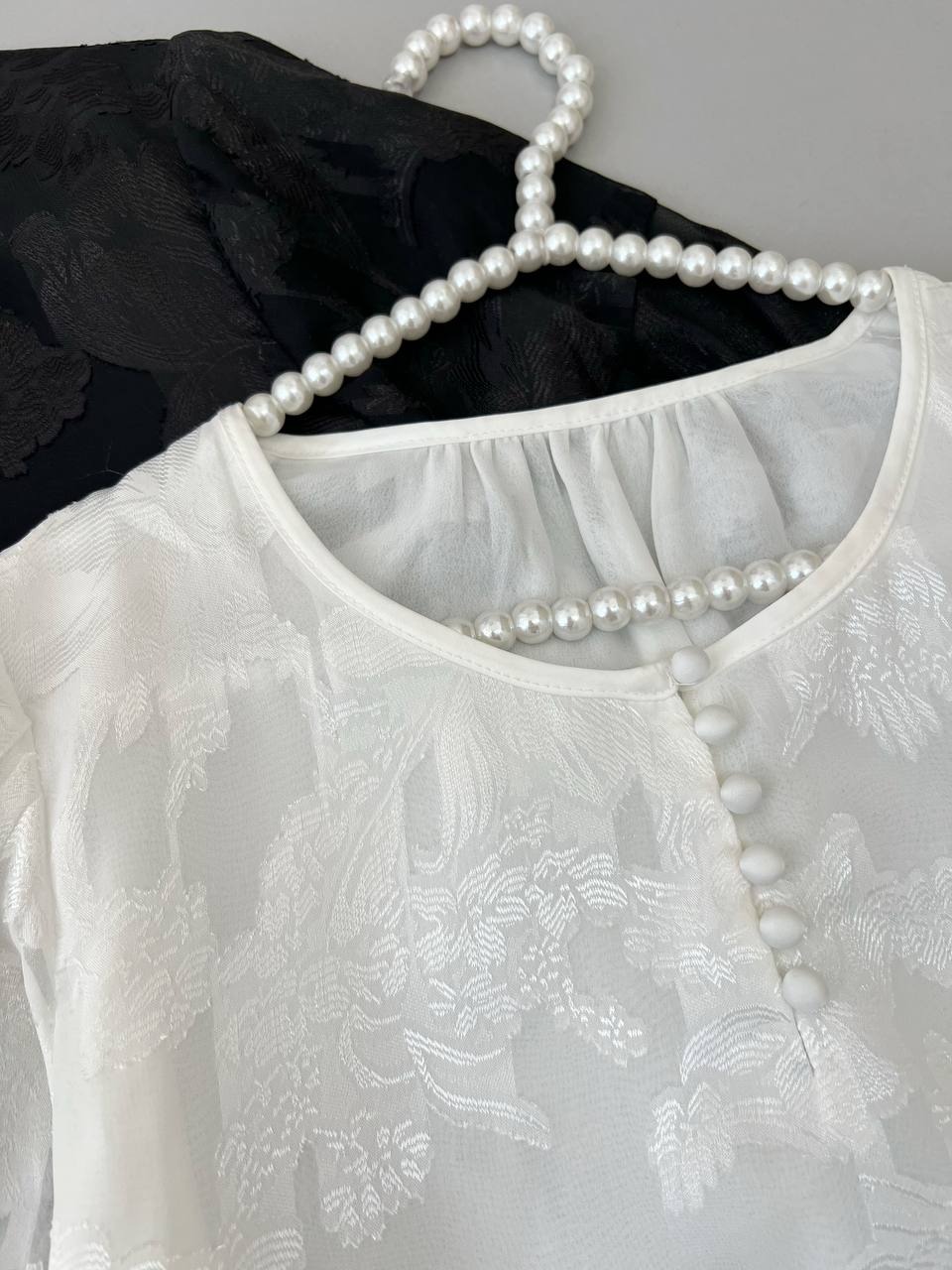 شومیز حریر ساتن گل برجسته کد 4825