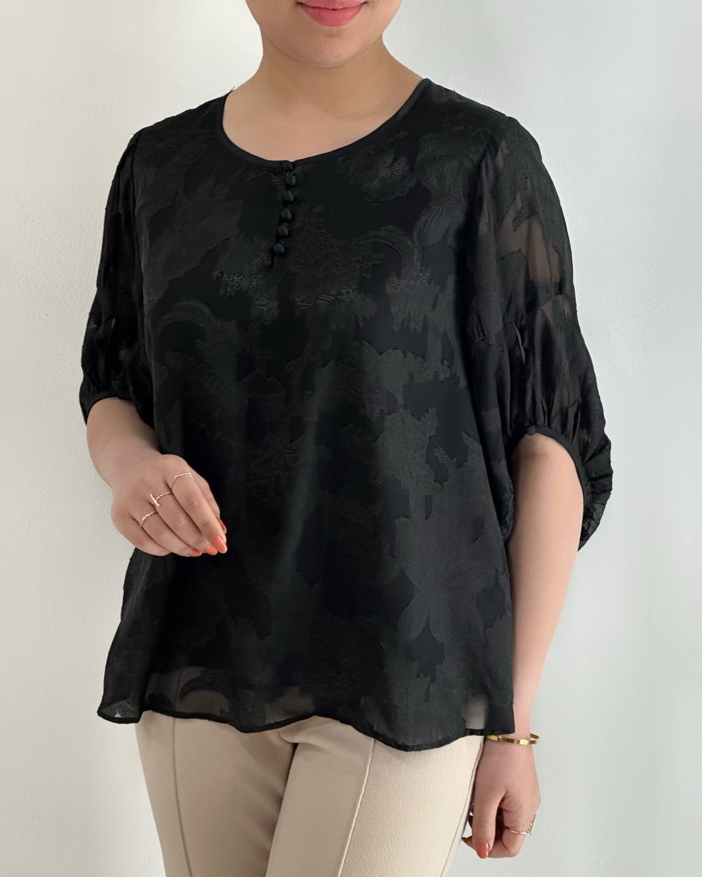 شومیز حریر ساتن گل برجسته کد 4825