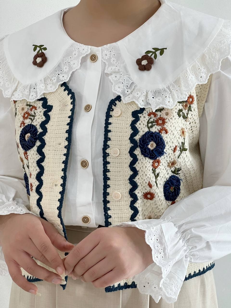 جلیقه تمام قلاب بافی گلدوزی شده کد 4861